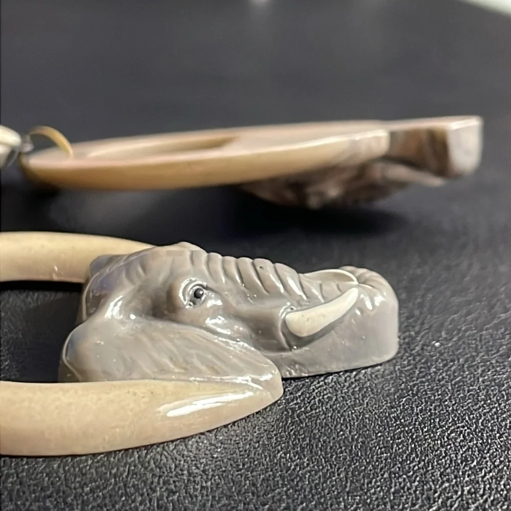 Vintage‎ Pair African Elephant Grey Post Earrings Lighweight - Picture 5 of 6